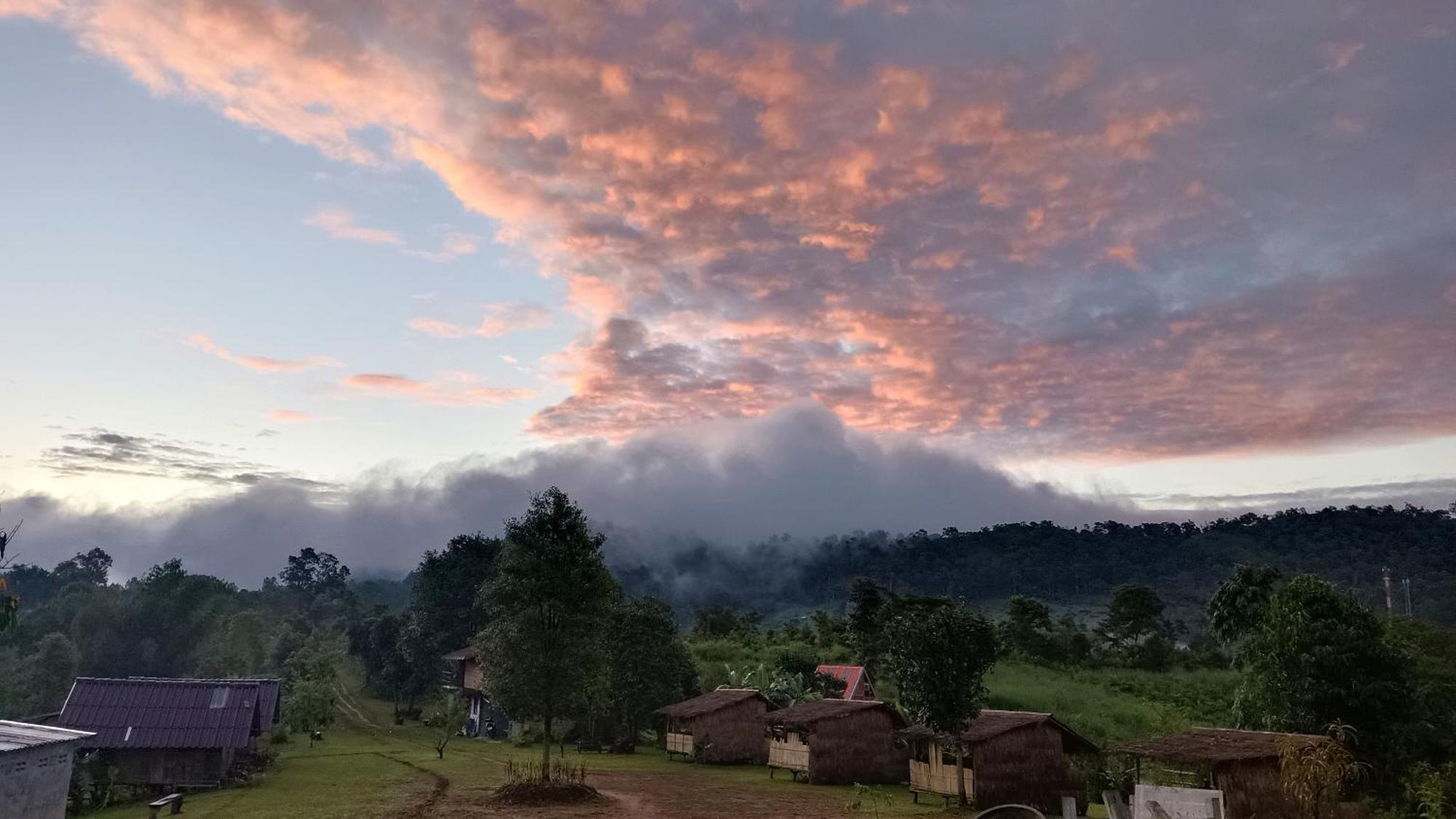ไร่นิธิสุนทร Nithisoonthon Farmstay Mae Hong Son Esterno foto