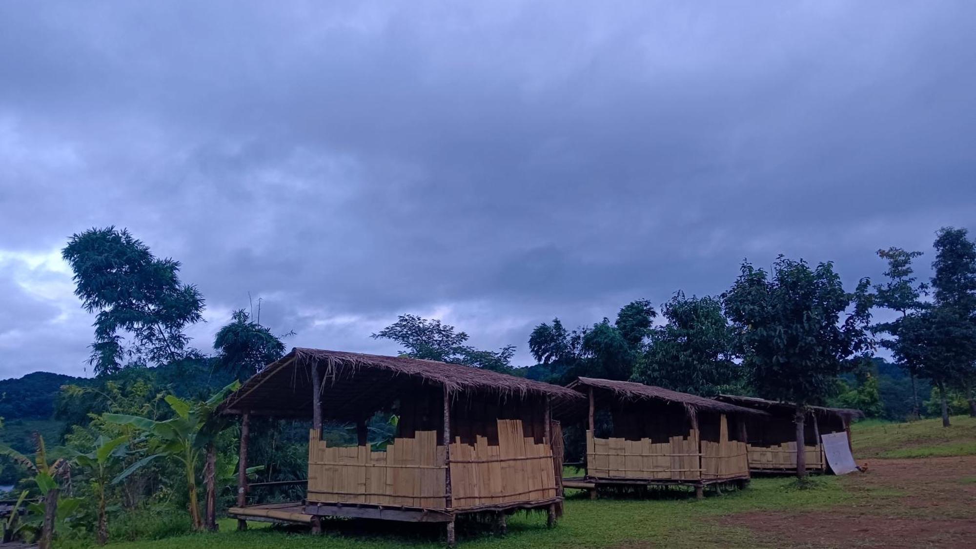 ไร่นิธิสุนทร Nithisoonthon Farmstay Mae Hong Son Esterno foto