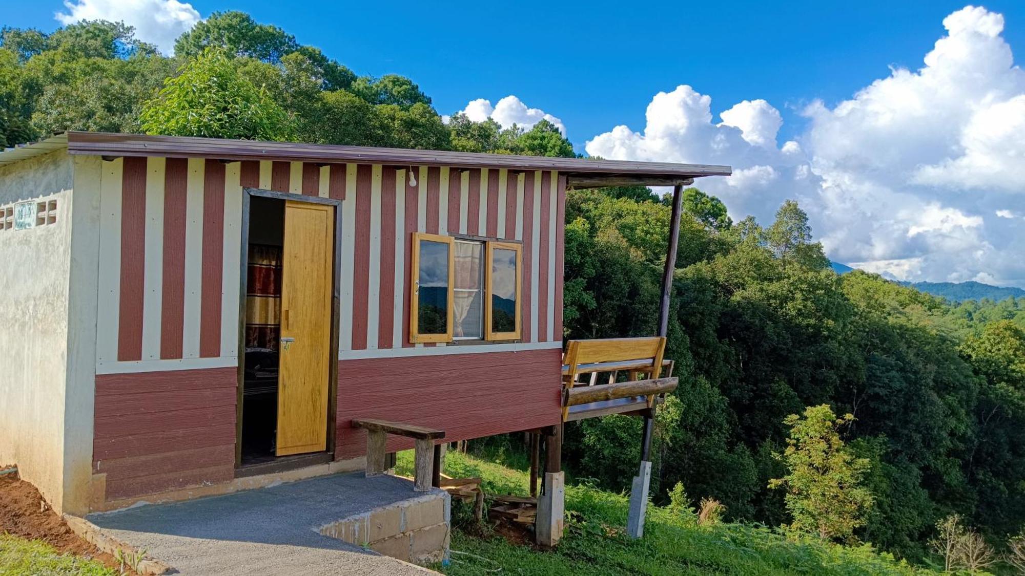 ไร่นิธิสุนทร Nithisoonthon Farmstay Mae Hong Son Esterno foto