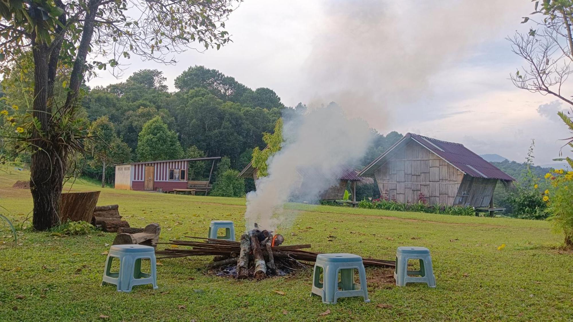 ไร่นิธิสุนทร Nithisoonthon Farmstay Mae Hong Son Esterno foto