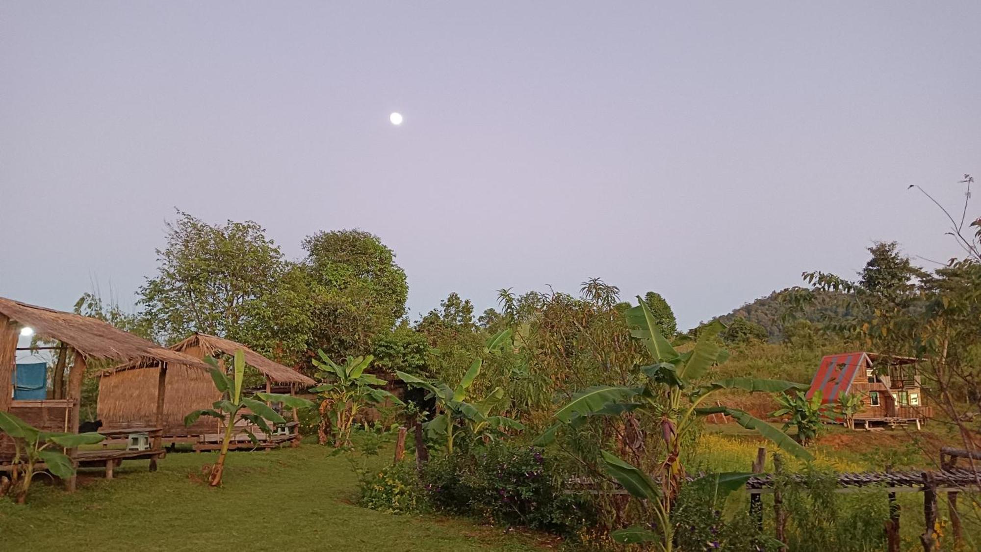 ไร่นิธิสุนทร Nithisoonthon Farmstay Mae Hong Son Esterno foto