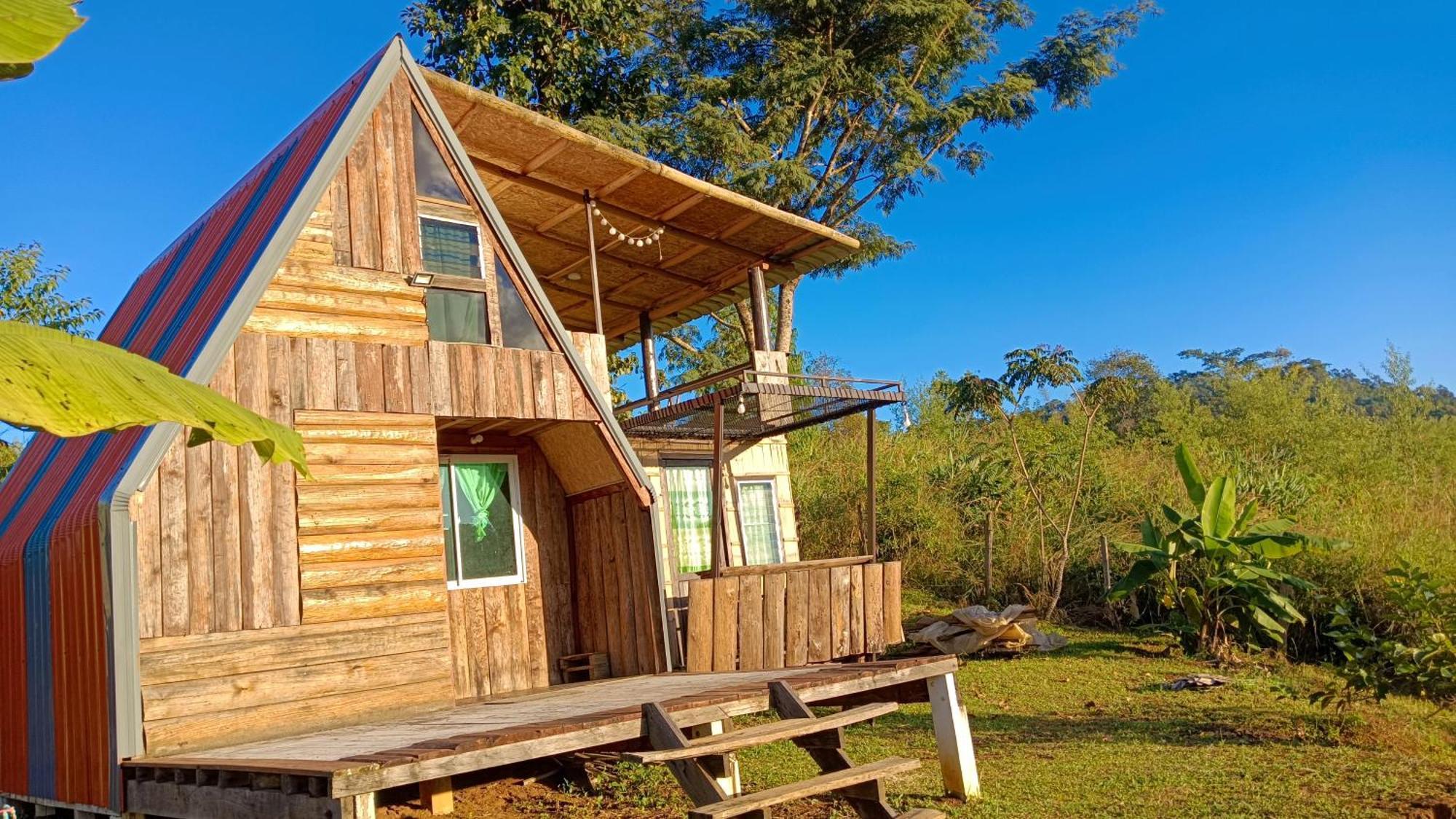 ไร่นิธิสุนทร Nithisoonthon Farmstay Mae Hong Son Esterno foto