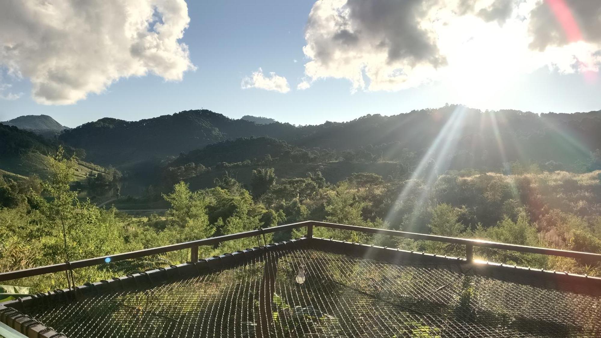 ไร่นิธิสุนทร Nithisoonthon Farmstay Mae Hong Son Esterno foto