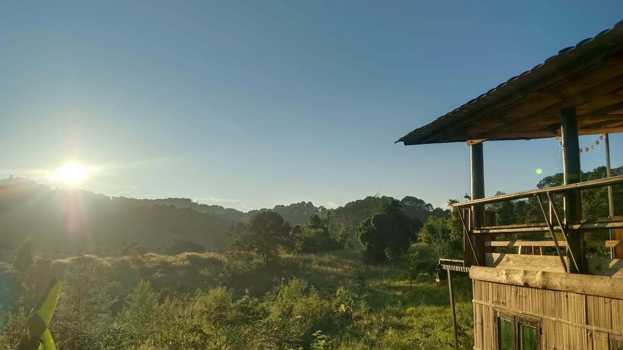 ไร่นิธิสุนทร Nithisoonthon Farmstay Mae Hong Son Esterno foto